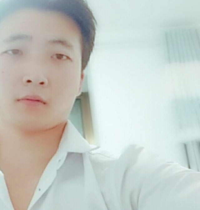 华英雄的第一张照片--肥东闪婚服务中心